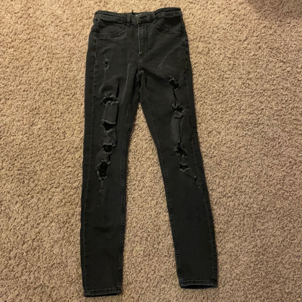 Black distressed skinny jeans